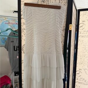 Elegant White Strapless Mini Dress